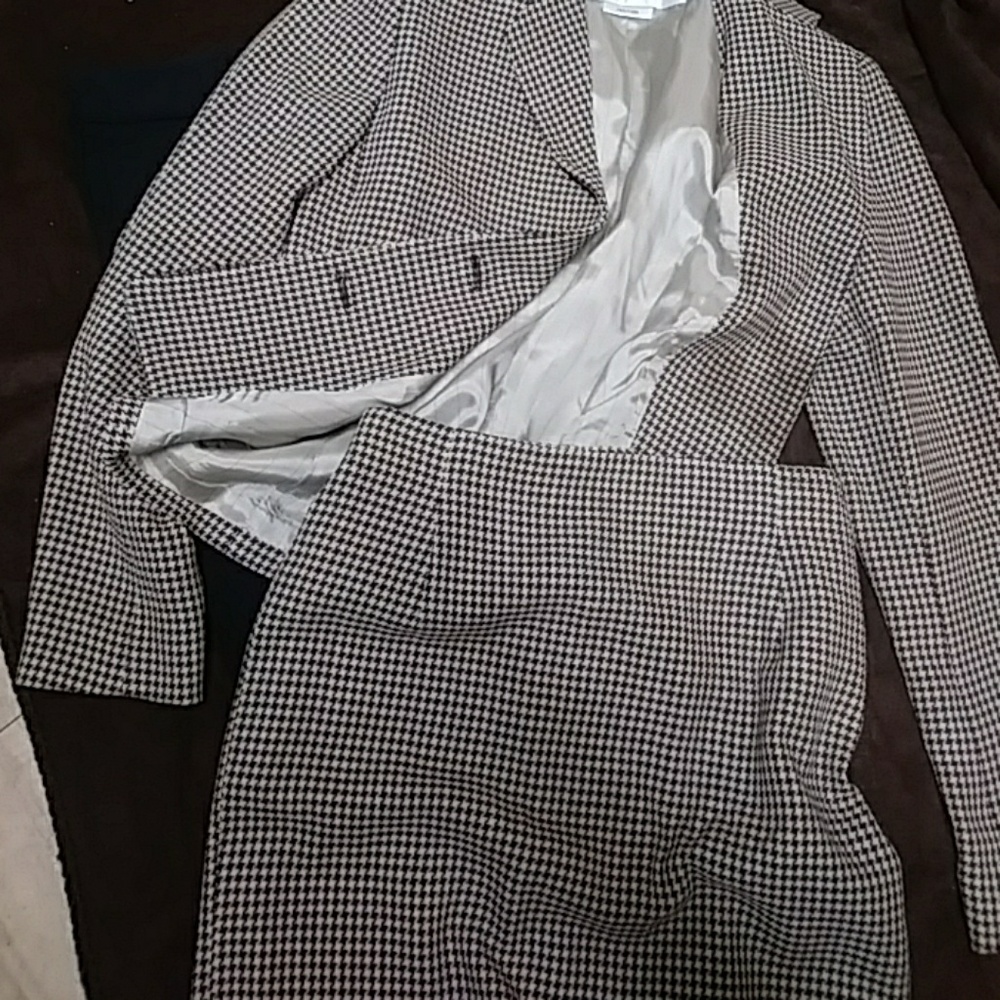 GARFIELD MARKS SKIRT SUIT